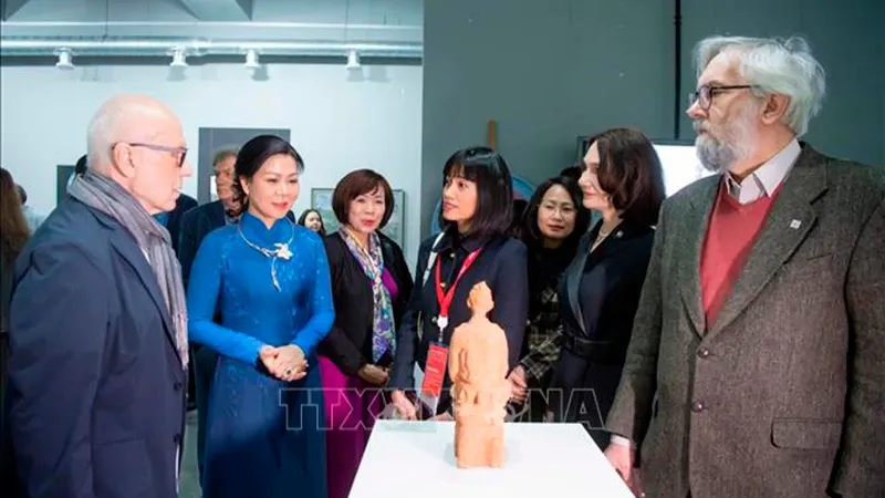 Tranh của họa sĩ Tô Dự, thể hiện giá trị nghệ thuật và đóng góp vào nền hội họa Việt Nam.